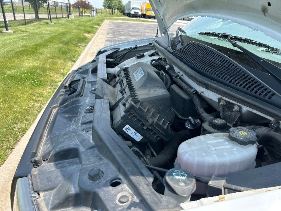 Light Duty Box Truck-Light and Medium Duty Trucks-GMC-2021-Savana G33903-Davenport-IA-105,608\n\t\tmiles-$ 27,250 - Image 24