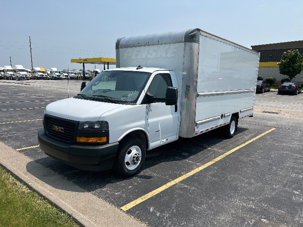 Light Duty Box Truck-Light and Medium Duty Trucks-GMC-2021-Savana G33903-Davenport-IA-105,608\n\t\tmiles-$ 27,250 - Image 3