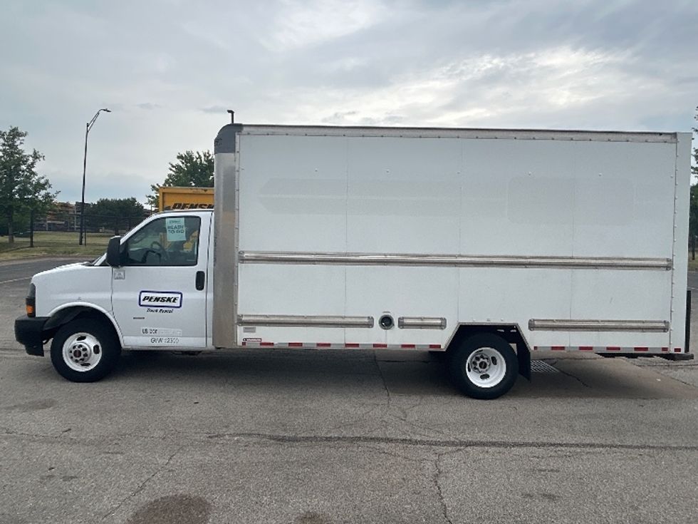 Light Duty Box Truck-Light and Medium Duty Trucks-GMC-2021-Savana G33903-Davenport-IA-62,359\n\t\tmiles-$ 34,250 - Image 4