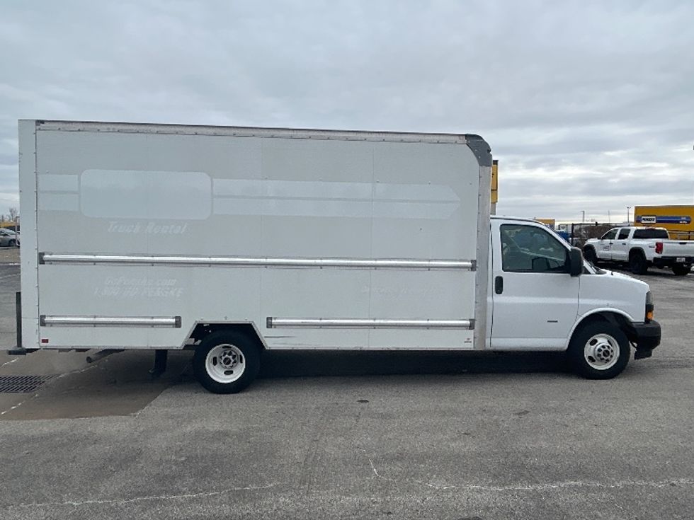 Light Duty Box Truck-Light and Medium Duty Trucks-GMC-2021-Savana G33903-Davenport-IA-86,889\n\t\tmiles-$ 30,500 - Image 14