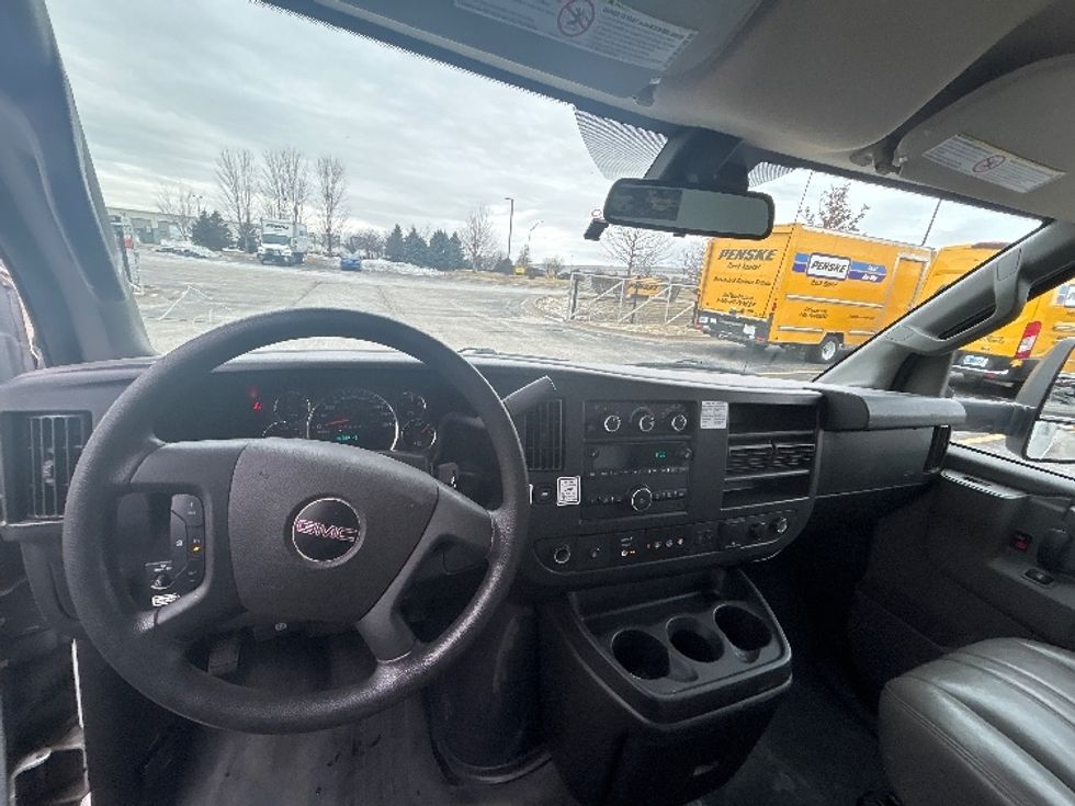 Light Duty Box Truck-Light and Medium Duty Trucks-GMC-2021-Savana G33903-Davenport-IA-86,889\n\t\tmiles-$ 30,500 - Image 17