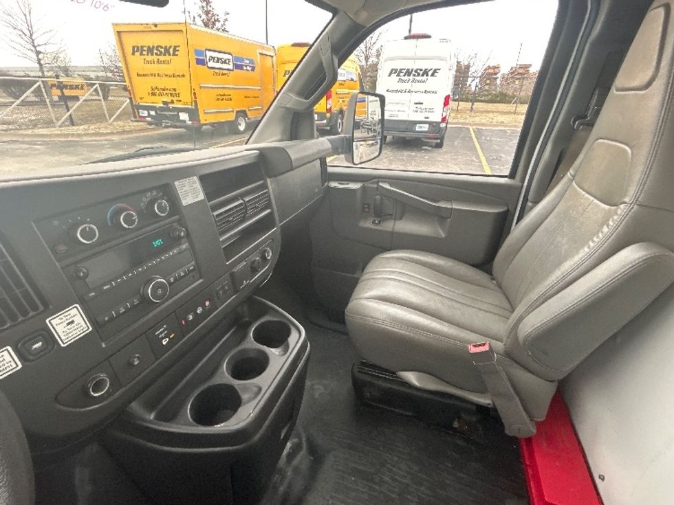 Light Duty Box Truck-Light and Medium Duty Trucks-GMC-2021-Savana G33903-Davenport-IA-86,889\n\t\tmiles-$ 30,500 - Image 18