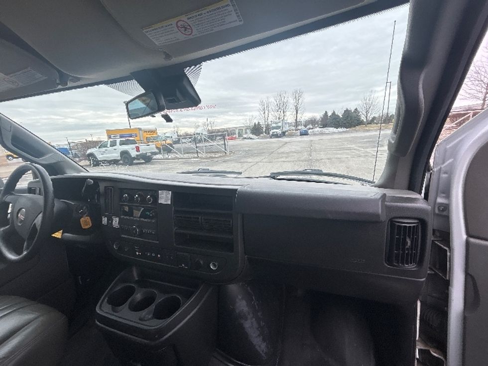 Light Duty Box Truck-Light and Medium Duty Trucks-GMC-2021-Savana G33903-Davenport-IA-86,889\n\t\tmiles-$ 30,500 - Image 20
