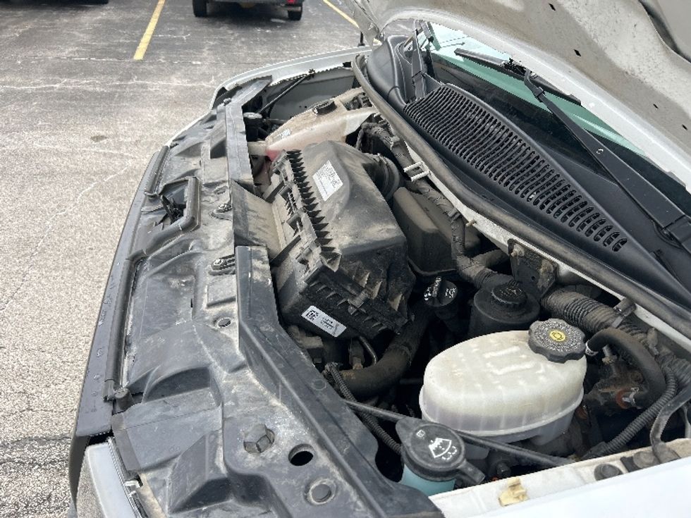 Light Duty Box Truck-Light and Medium Duty Trucks-GMC-2021-Savana G33903-Davenport-IA-86,889\n\t\tmiles-$ 30,500 - Image 23