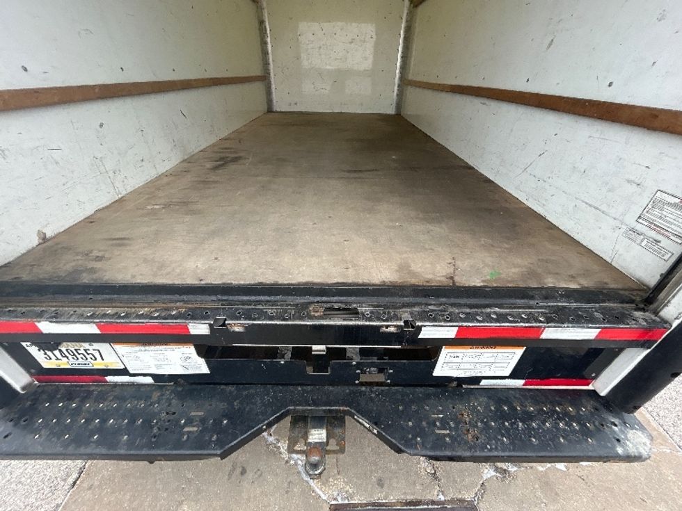 Light Duty Box Truck-Light and Medium Duty Trucks-GMC-2021-Savana G33903-Davenport-IA-86,889\n\t\tmiles-$ 30,500 - Image 9