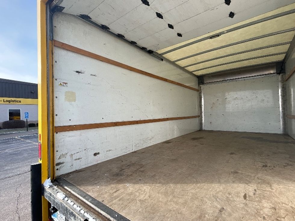 Light Duty Box Truck-Light and Medium Duty Trucks-GMC-2021-Savana G33903-Davenport-IA-87,802\n\t\tmiles-$ 27,500 - Image 10