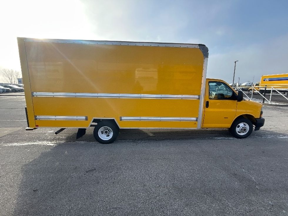 Light Duty Box Truck-Light and Medium Duty Trucks-GMC-2021-Savana G33903-Davenport-IA-87,802\n\t\tmiles-$ 27,500 - Image 14