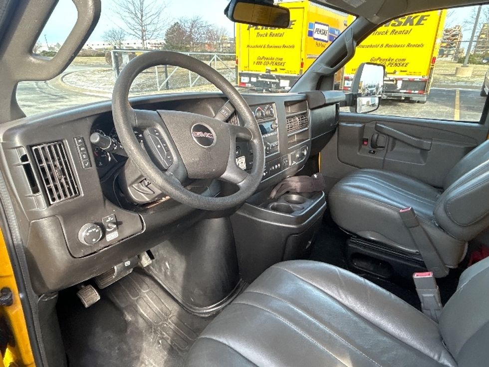 Light Duty Box Truck-Light and Medium Duty Trucks-GMC-2021-Savana G33903-Davenport-IA-87,802\n\t\tmiles-$ 27,500 - Image 16