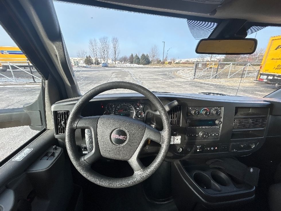 Light Duty Box Truck-Light and Medium Duty Trucks-GMC-2021-Savana G33903-Davenport-IA-87,802\n\t\tmiles-$ 27,500 - Image 17