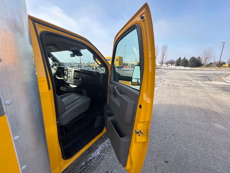 Light Duty Box Truck-Light and Medium Duty Trucks-GMC-2021-Savana G33903-Davenport-IA-87,802\n\t\tmiles-$ 27,500 - Image 19