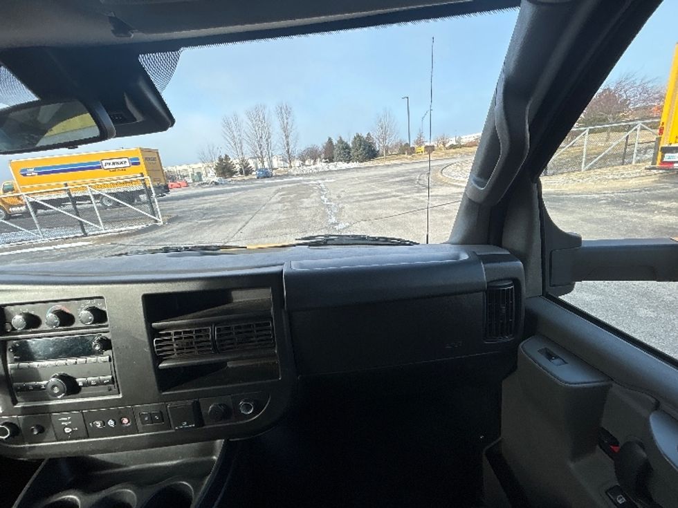 Light Duty Box Truck-Light and Medium Duty Trucks-GMC-2021-Savana G33903-Davenport-IA-87,802\n\t\tmiles-$ 27,500 - Image 20