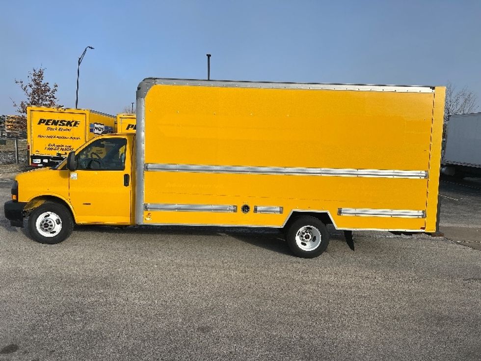 Light Duty Box Truck-Light and Medium Duty Trucks-GMC-2021-Savana G33903-Davenport-IA-87,802\n\t\tmiles-$ 27,500 - Image 4