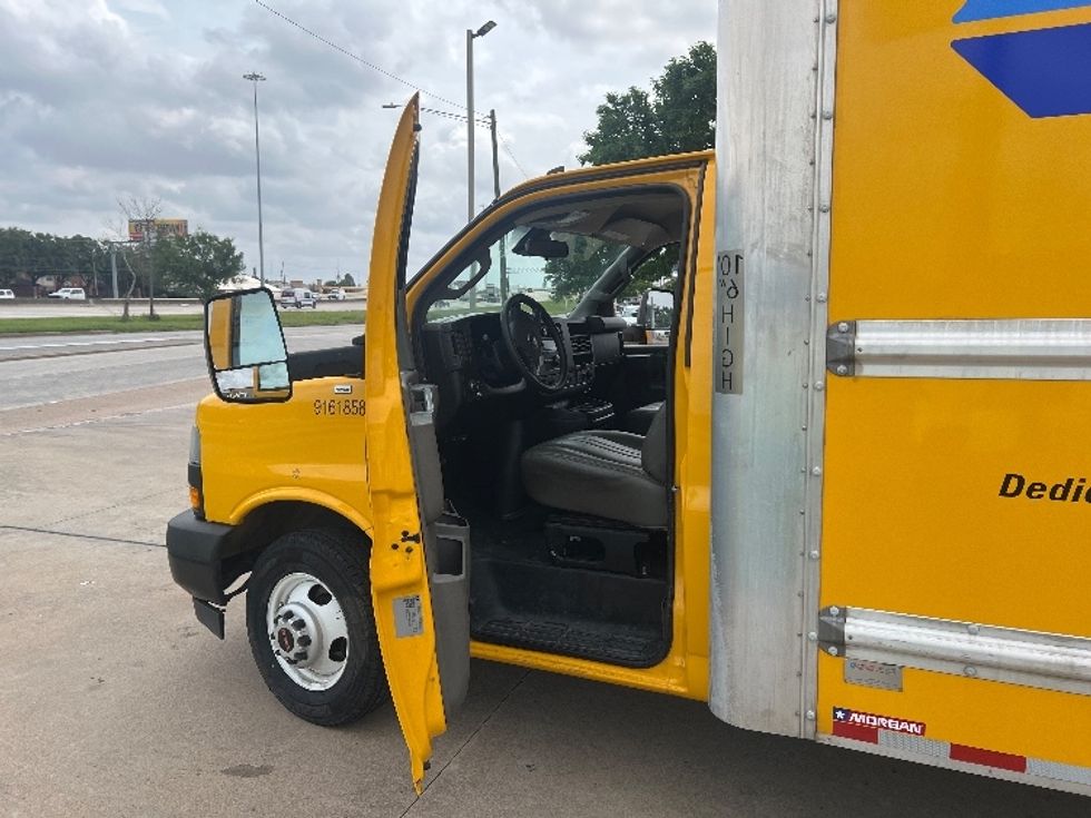 Light Duty Box Truck-Light and Medium Duty Trucks-GMC-2021-Savana G33903-Davenport-IA-97,361\n\t\tmiles-$ 26,500 - Image 16