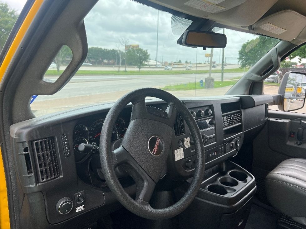 Light Duty Box Truck-Light and Medium Duty Trucks-GMC-2021-Savana G33903-Davenport-IA-97,361\n\t\tmiles-$ 26,500 - Image 17