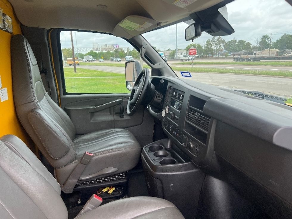 Light Duty Box Truck-Light and Medium Duty Trucks-GMC-2021-Savana G33903-Davenport-IA-97,361\n\t\tmiles-$ 26,500 - Image 20