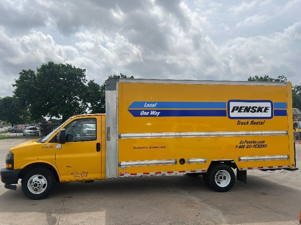 Light Duty Box Truck-Light and Medium Duty Trucks-GMC-2021-Savana G33903-Davenport-IA-97,361\n\t\tmiles-$ 26,500 - Image 4