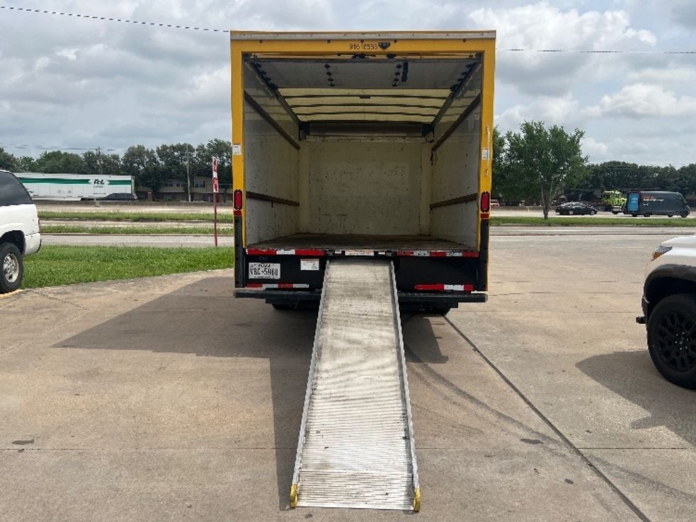 Light Duty Box Truck-Light and Medium Duty Trucks-GMC-2021-Savana G33903-Davenport-IA-97,361\n\t\tmiles-$ 26,500 - Image 9