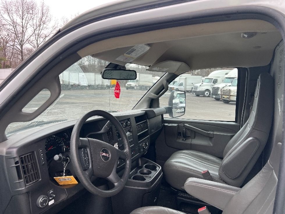 Light Duty Box Truck-Light and Medium Duty Trucks-GMC-2021-Savana G33903-Dayton-NJ-100,831\n\t\tmiles-$ 28,500 - Image 16