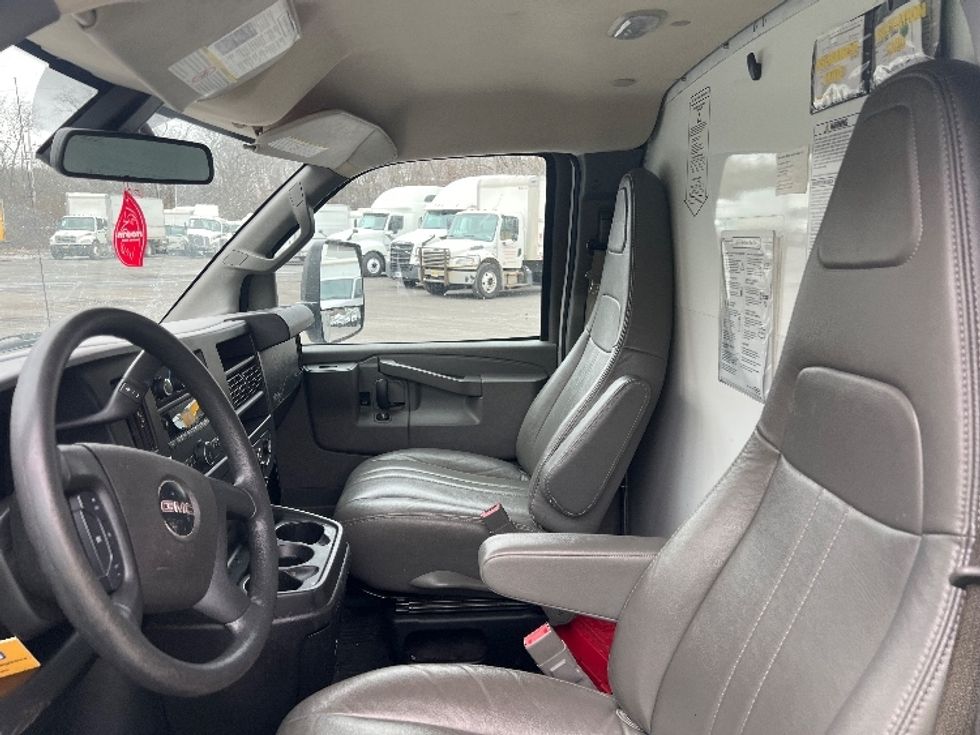 Light Duty Box Truck-Light and Medium Duty Trucks-GMC-2021-Savana G33903-Dayton-NJ-100,831\n\t\tmiles-$ 28,500 - Image 18