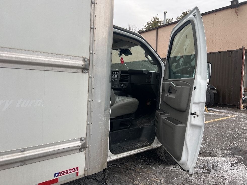 Light Duty Box Truck-Light and Medium Duty Trucks-GMC-2021-Savana G33903-Dayton-NJ-100,831\n\t\tmiles-$ 28,500 - Image 19