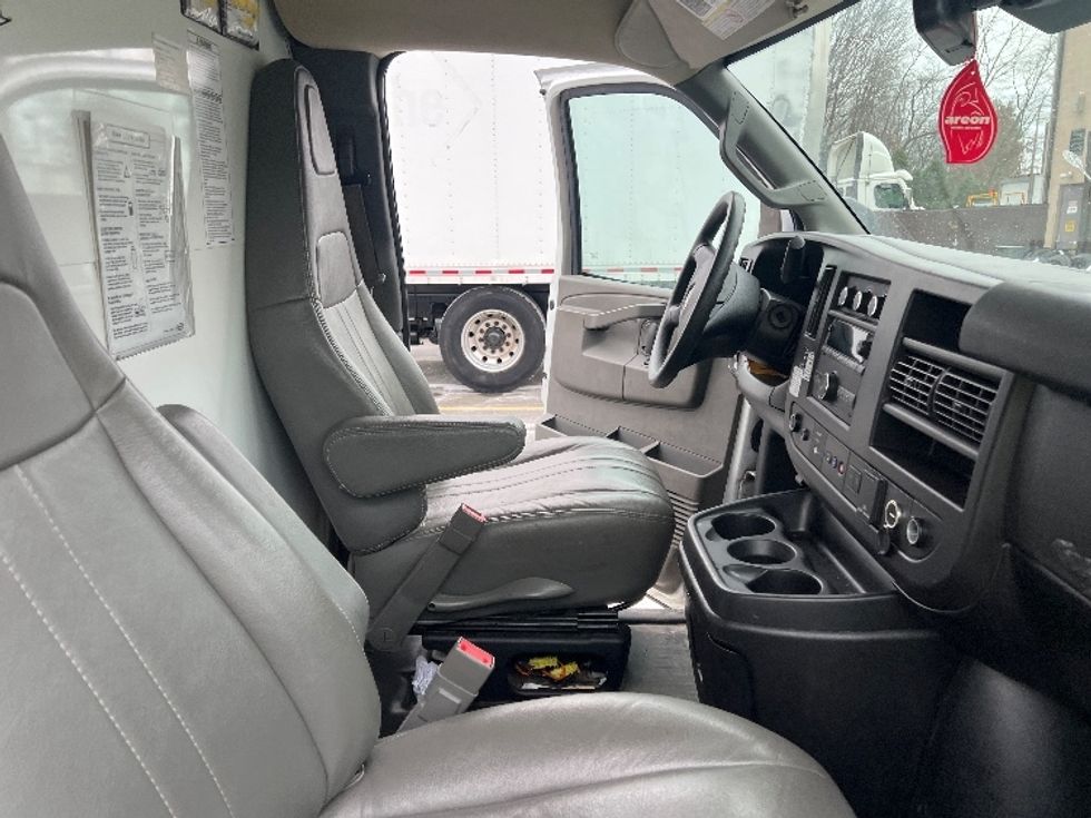 Light Duty Box Truck-Light and Medium Duty Trucks-GMC-2021-Savana G33903-Dayton-NJ-100,831\n\t\tmiles-$ 28,500 - Image 21