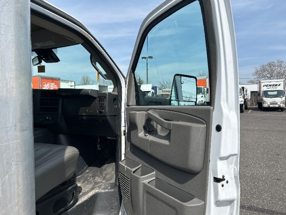 Light Duty Box Truck-Light and Medium Duty Trucks-GMC-2021-Savana G33903-Dayton-NJ-102,382\n\t\tmiles-$ 26,000 - Image 20