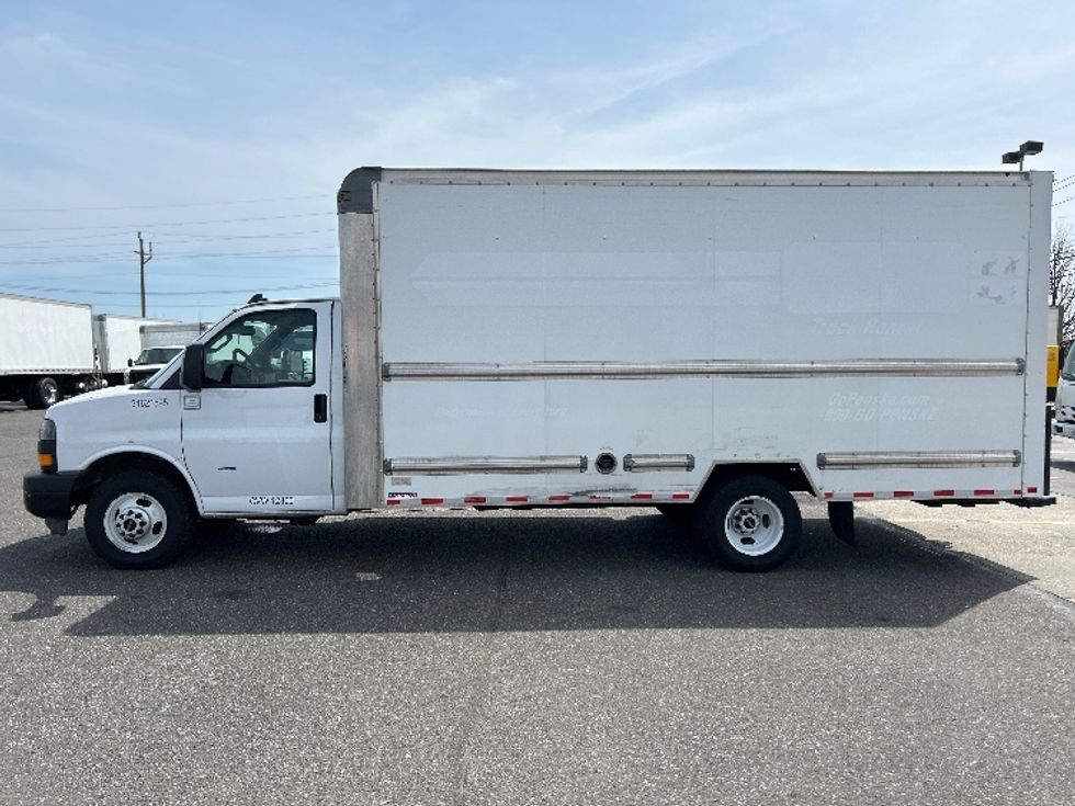 Light Duty Box Truck-Light and Medium Duty Trucks-GMC-2021-Savana G33903-Dayton-NJ-102,382\n\t\tmiles-$ 26,000 - Image 4