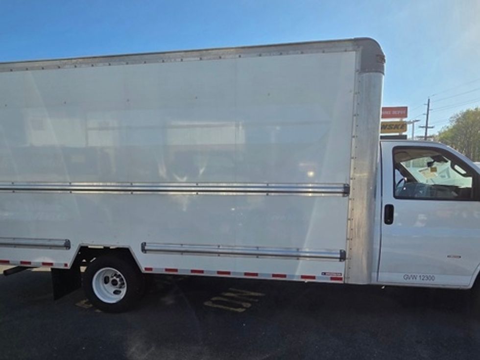 Light Duty Box Truck-Light and Medium Duty Trucks-GMC-2021-Savana G33903-Dayton-NJ-103,082\n\t\tmiles-$ 31,000 - Image 6