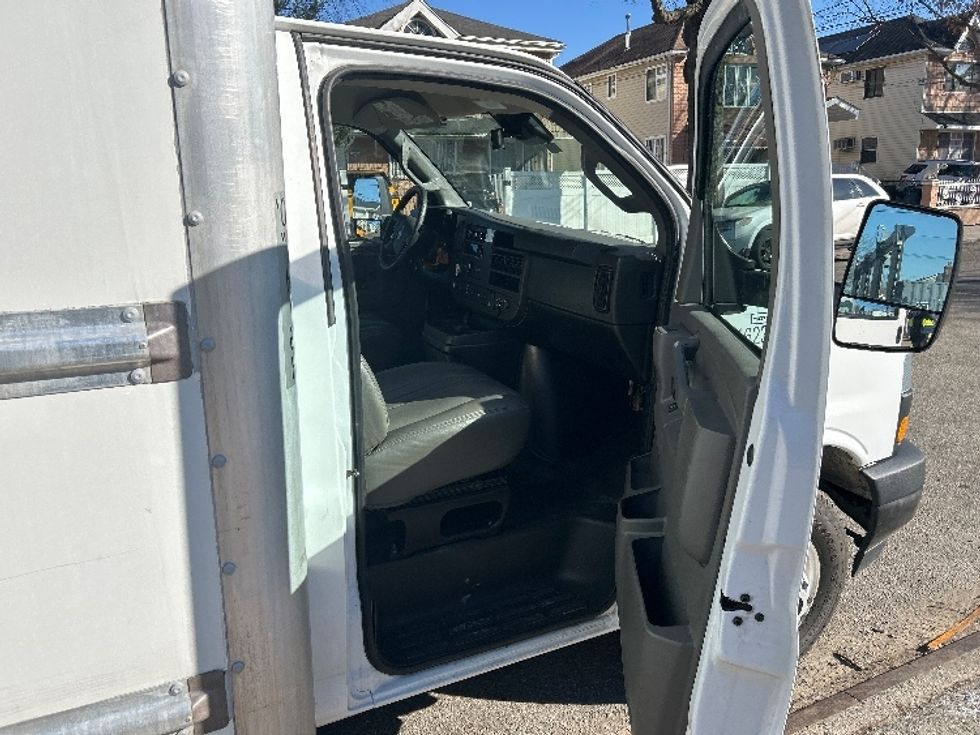 Light Duty Box Truck-Light and Medium Duty Trucks-GMC-2021-Savana G33903-Dayton-NJ-104,827\n\t\tmiles-$ 28,000 - Image 17