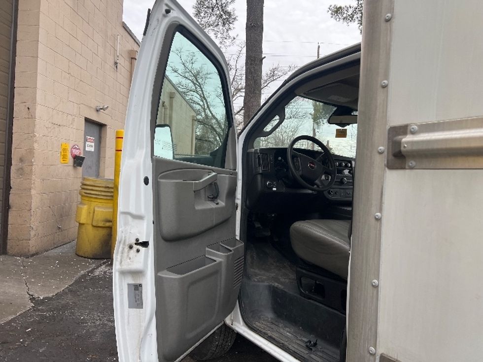 Light Duty Box Truck-Light and Medium Duty Trucks-GMC-2021-Savana G33903-Dayton-NJ-110,793\n\t\tmiles-$ 27,500 - Image 15