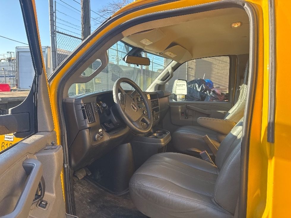 Light Duty Box Truck-Light and Medium Duty Trucks-GMC-2021-Savana G33903-Dayton-NJ-116,860\n\t\tmiles-$ 23,750 - Image 15