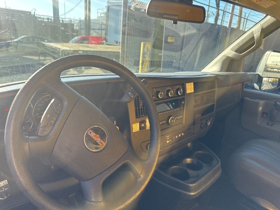 Light Duty Box Truck-Light and Medium Duty Trucks-GMC-2021-Savana G33903-Dayton-NJ-116,860\n\t\tmiles-$ 23,750 - Image 16