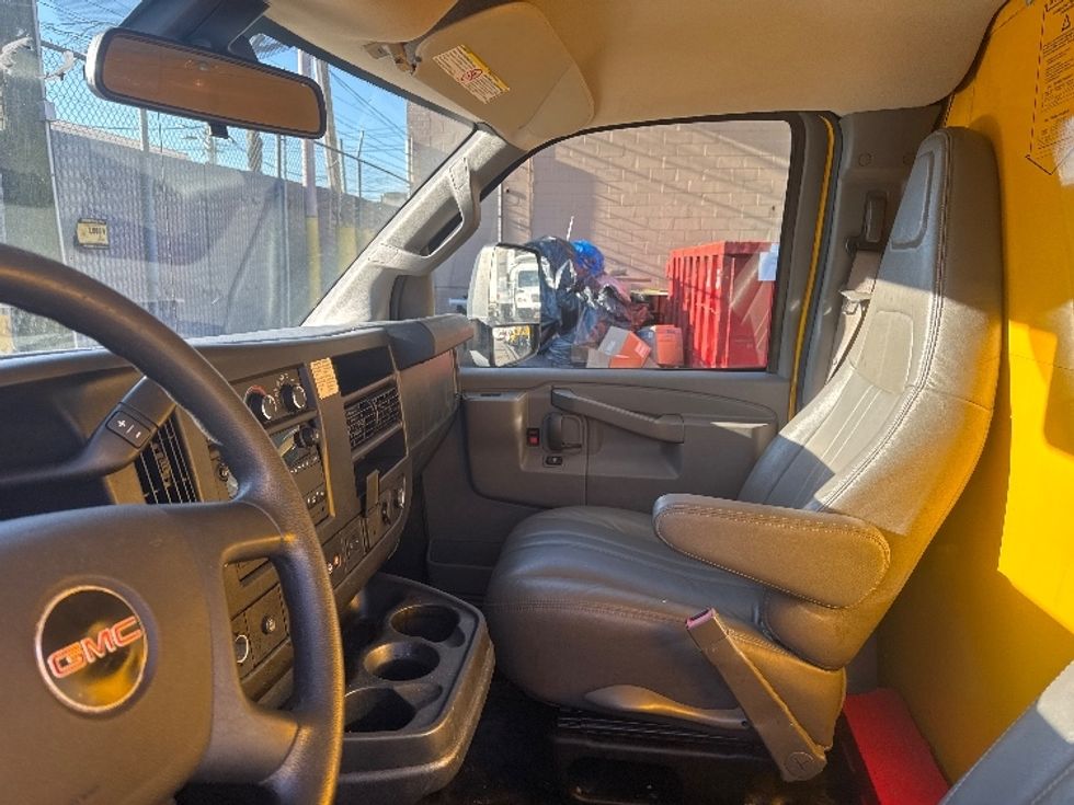 Light Duty Box Truck-Light and Medium Duty Trucks-GMC-2021-Savana G33903-Dayton-NJ-116,860\n\t\tmiles-$ 23,750 - Image 18
