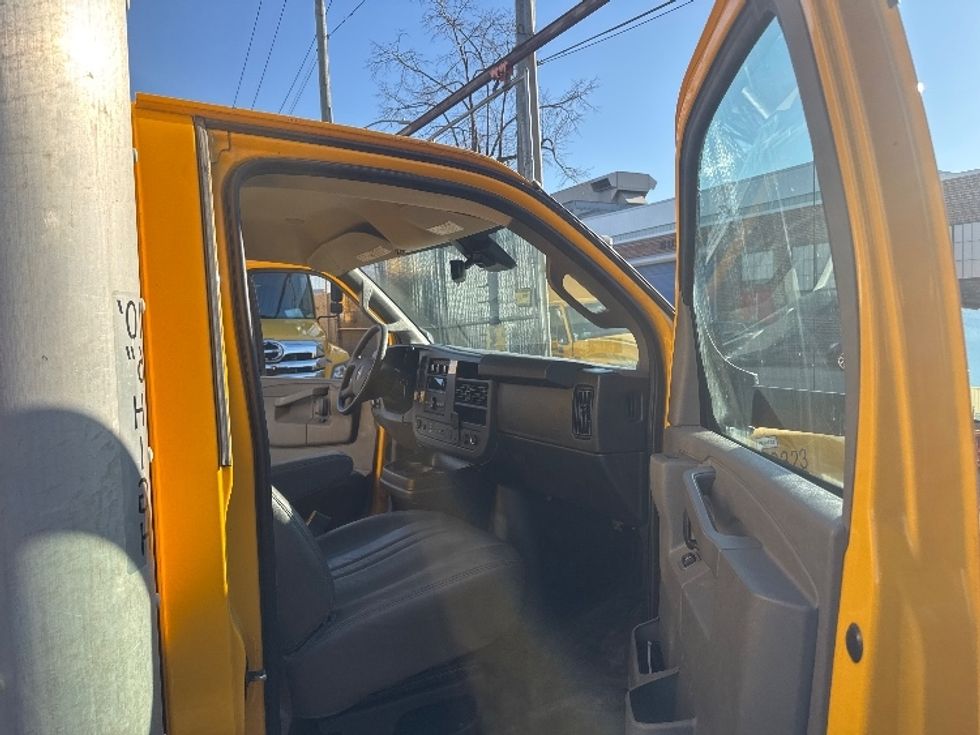 Light Duty Box Truck-Light and Medium Duty Trucks-GMC-2021-Savana G33903-Dayton-NJ-116,860\n\t\tmiles-$ 23,750 - Image 19