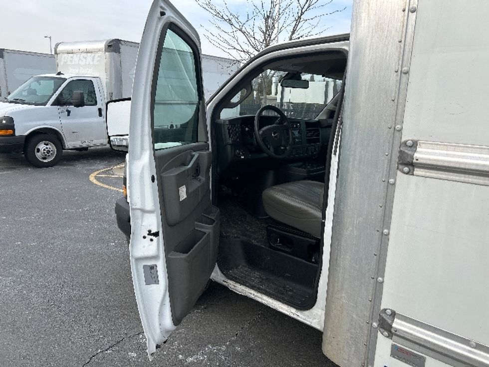 Light Duty Box Truck-Light and Medium Duty Trucks-GMC-2021-Savana G33903-Dayton-NJ-90,859\n\t\tmiles-$ 29,500 - Image 15