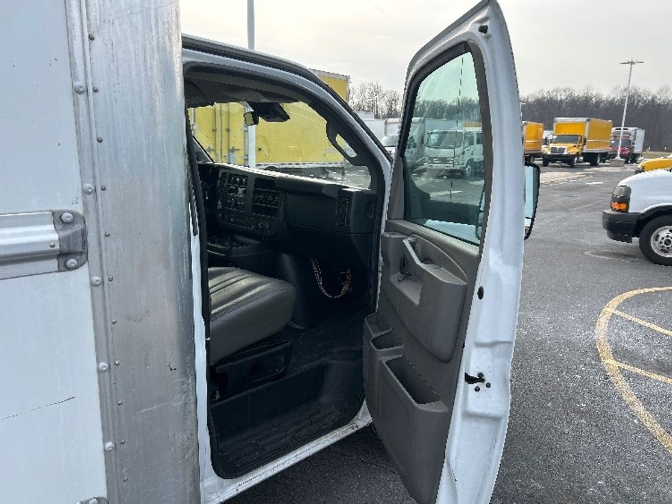 Light Duty Box Truck-Light and Medium Duty Trucks-GMC-2021-Savana G33903-Dayton-NJ-90,859\n\t\tmiles-$ 29,500 - Image 18