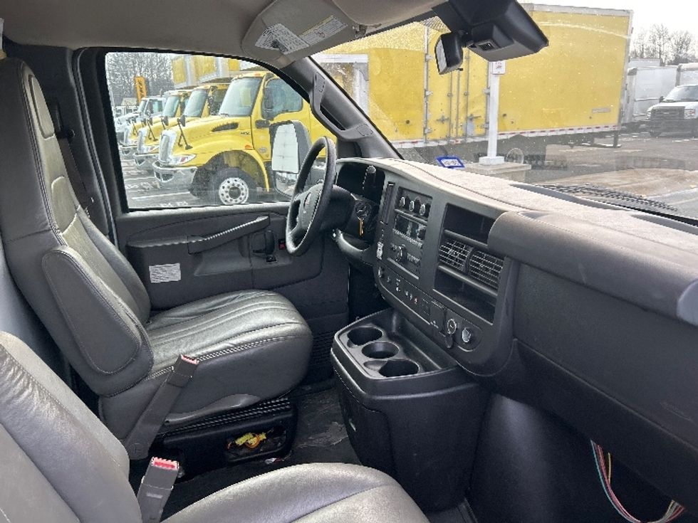 Light Duty Box Truck-Light and Medium Duty Trucks-GMC-2021-Savana G33903-Dayton-NJ-90,859\n\t\tmiles-$ 29,500 - Image 20