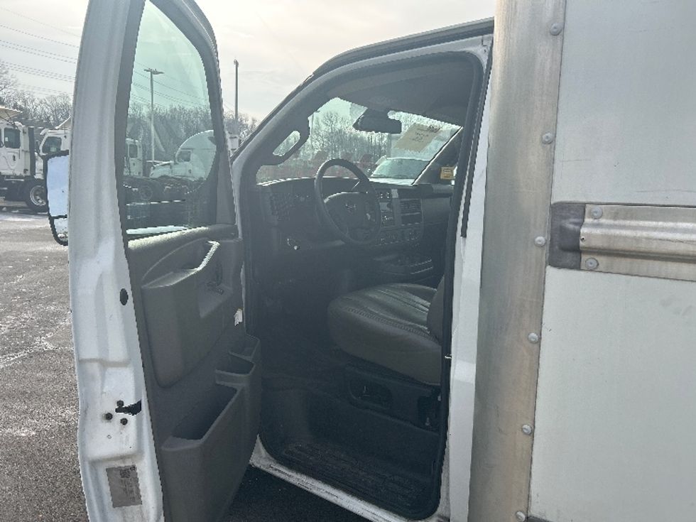 Light Duty Box Truck-Light and Medium Duty Trucks-GMC-2021-Savana G33903-Dayton-NJ-95,403\n\t\tmiles-$ 29,000 - Image 16