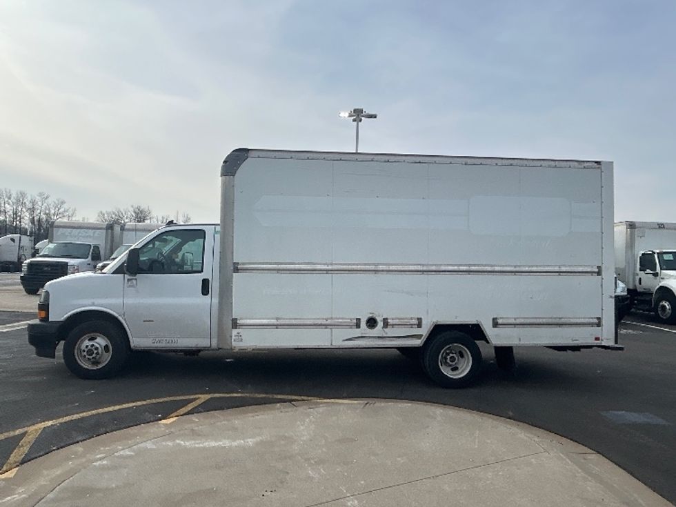 Light Duty Box Truck-Light and Medium Duty Trucks-GMC-2021-Savana G33903-Dayton-NJ-95,403\n\t\tmiles-$ 29,000 - Image 4
