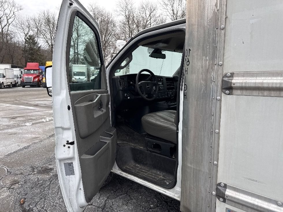 Light Duty Box Truck-Light and Medium Duty Trucks-GMC-2021-Savana G33903-Dayton-NJ-98,214\n\t\tmiles-$ 28,750 - Image 15