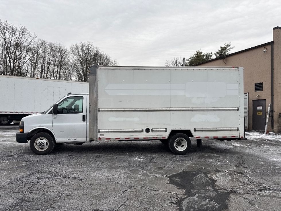 Light Duty Box Truck-Light and Medium Duty Trucks-GMC-2021-Savana G33903-Dayton-NJ-98,214\n\t\tmiles-$ 28,750 - Image 4