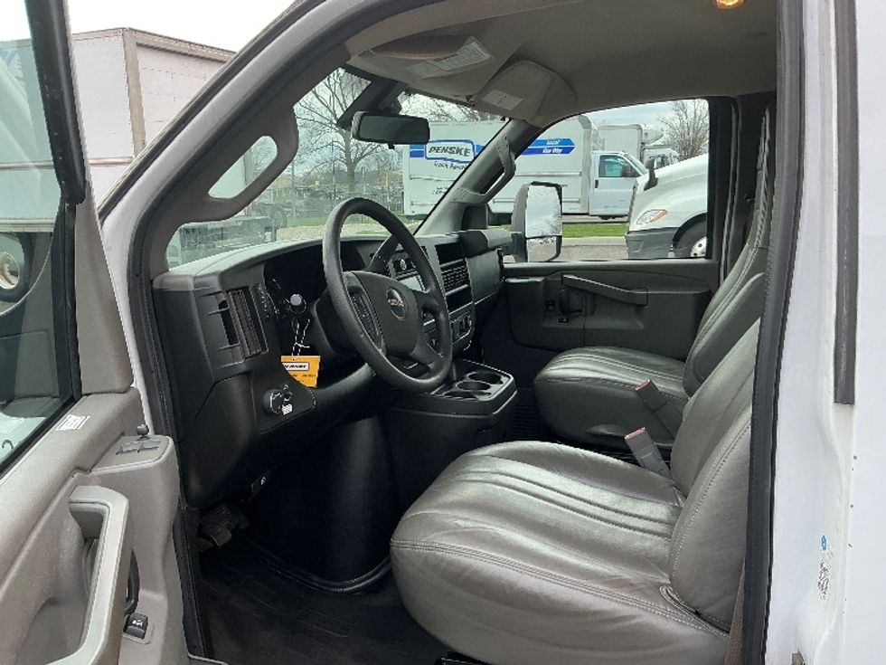 Light Duty Box Truck-Light and Medium Duty Trucks-GMC-2021-Savana G33903-Dayton-OH-90,625\n\t\tmiles-$ 31,500 - Image 16