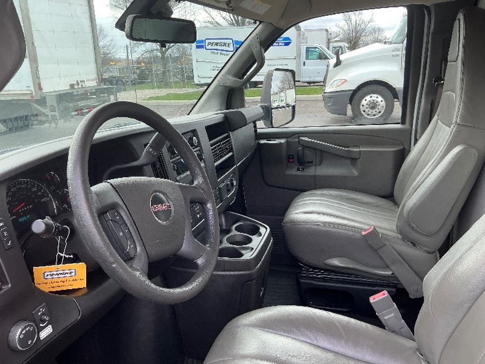 Light Duty Box Truck-Light and Medium Duty Trucks-GMC-2021-Savana G33903-Dayton-OH-90,625\n\t\tmiles-$ 31,500 - Image 17
