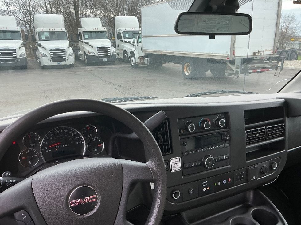 Light Duty Box Truck-Light and Medium Duty Trucks-GMC-2021-Savana G33903-Dayton-OH-90,625\n\t\tmiles-$ 31,500 - Image 18