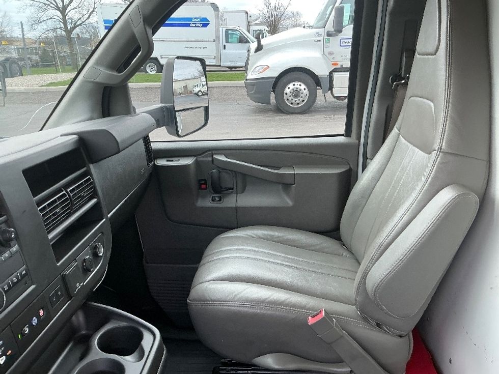 Light Duty Box Truck-Light and Medium Duty Trucks-GMC-2021-Savana G33903-Dayton-OH-90,625\n\t\tmiles-$ 31,500 - Image 19