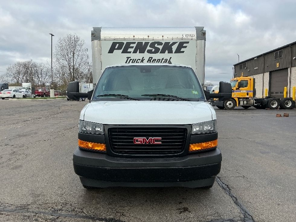 Light Duty Box Truck-Light and Medium Duty Trucks-GMC-2021-Savana G33903-Dayton-OH-90,625\n\t\tmiles-$ 31,500 - Image 2