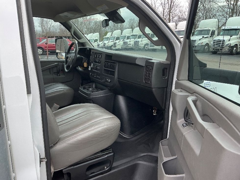 Light Duty Box Truck-Light and Medium Duty Trucks-GMC-2021-Savana G33903-Dayton-OH-90,625\n\t\tmiles-$ 31,500 - Image 20