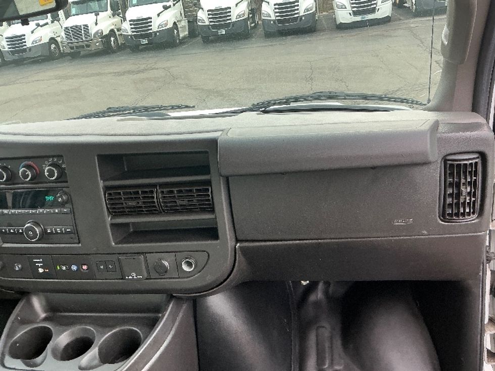 Light Duty Box Truck-Light and Medium Duty Trucks-GMC-2021-Savana G33903-Dayton-OH-90,625\n\t\tmiles-$ 31,500 - Image 21