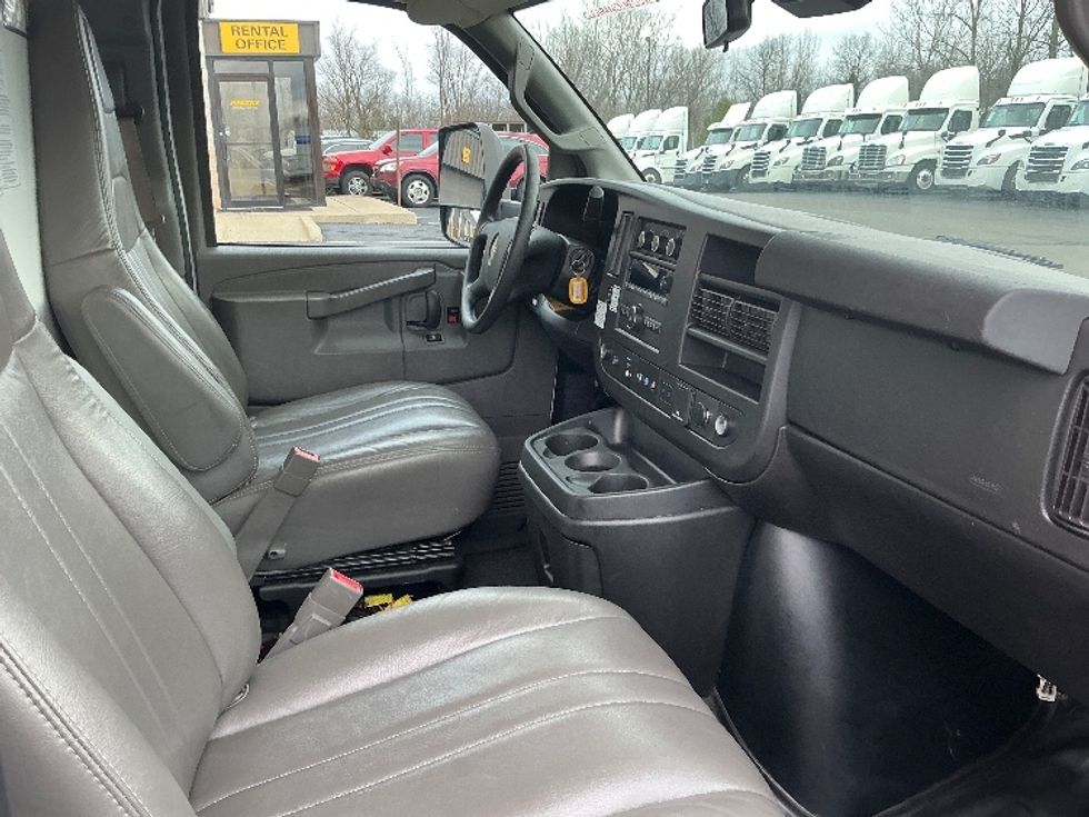 Light Duty Box Truck-Light and Medium Duty Trucks-GMC-2021-Savana G33903-Dayton-OH-90,625\n\t\tmiles-$ 31,500 - Image 22