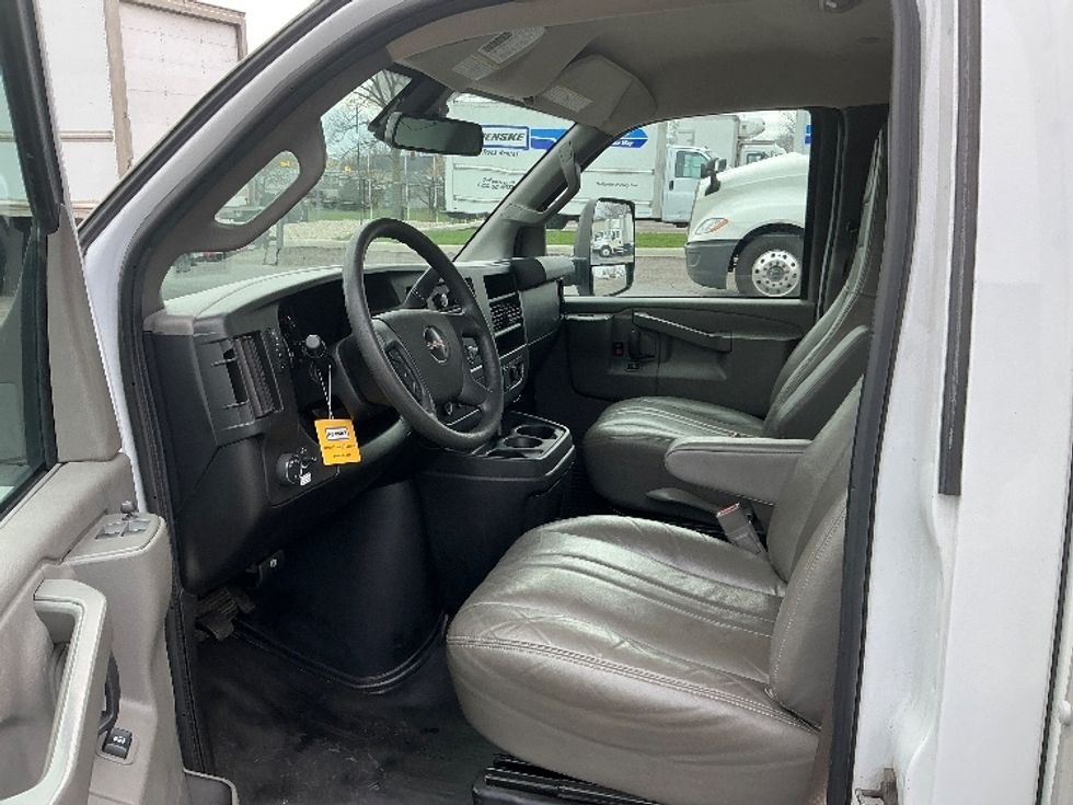 Light Duty Box Truck-Light and Medium Duty Trucks-GMC-2021-Savana G33903-Dayton-OH-94,543\n\t\tmiles-$ 31,000 - Image 16